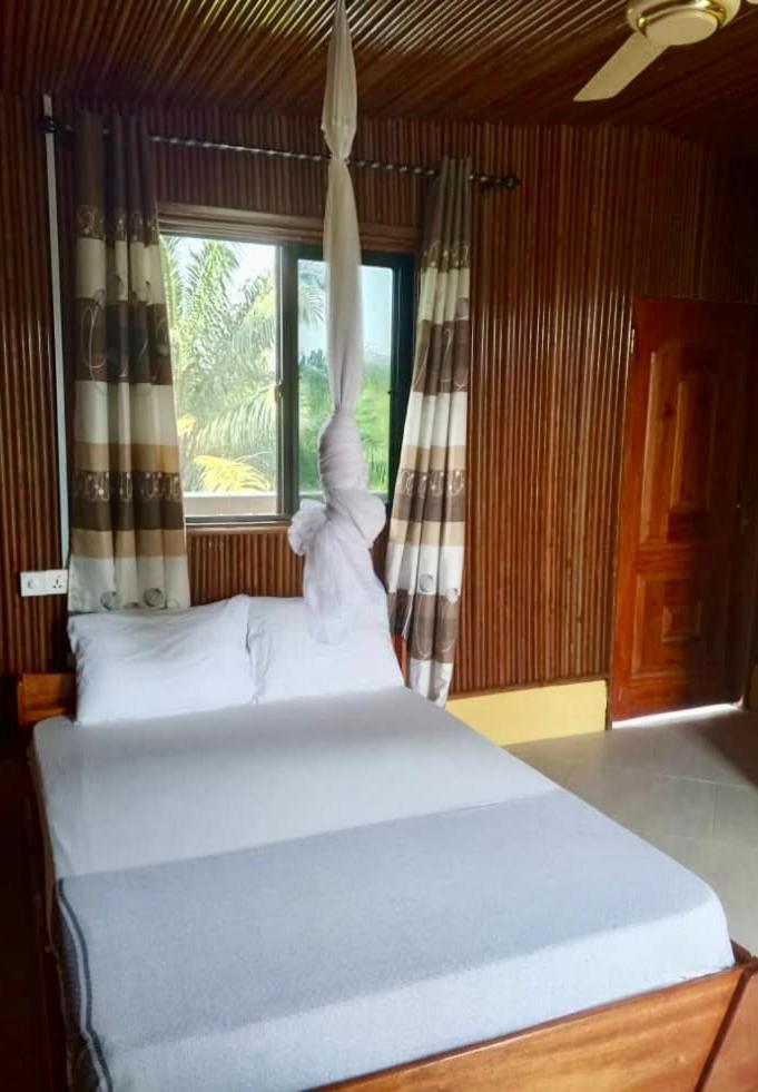 Serenity Haven Lodge Busua Luaran gambar