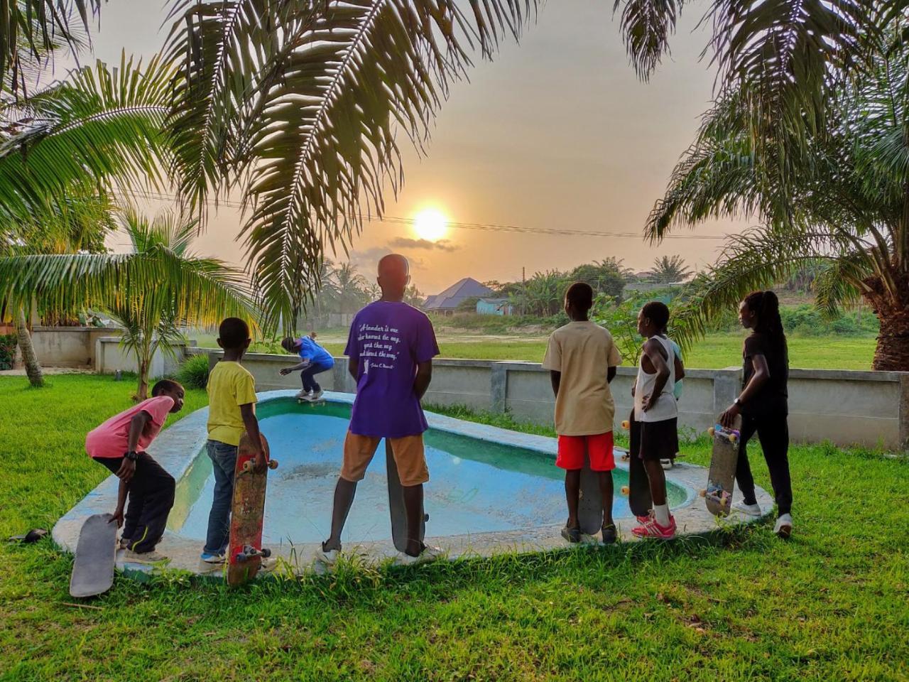 Serenity Haven Lodge Busua Luaran gambar